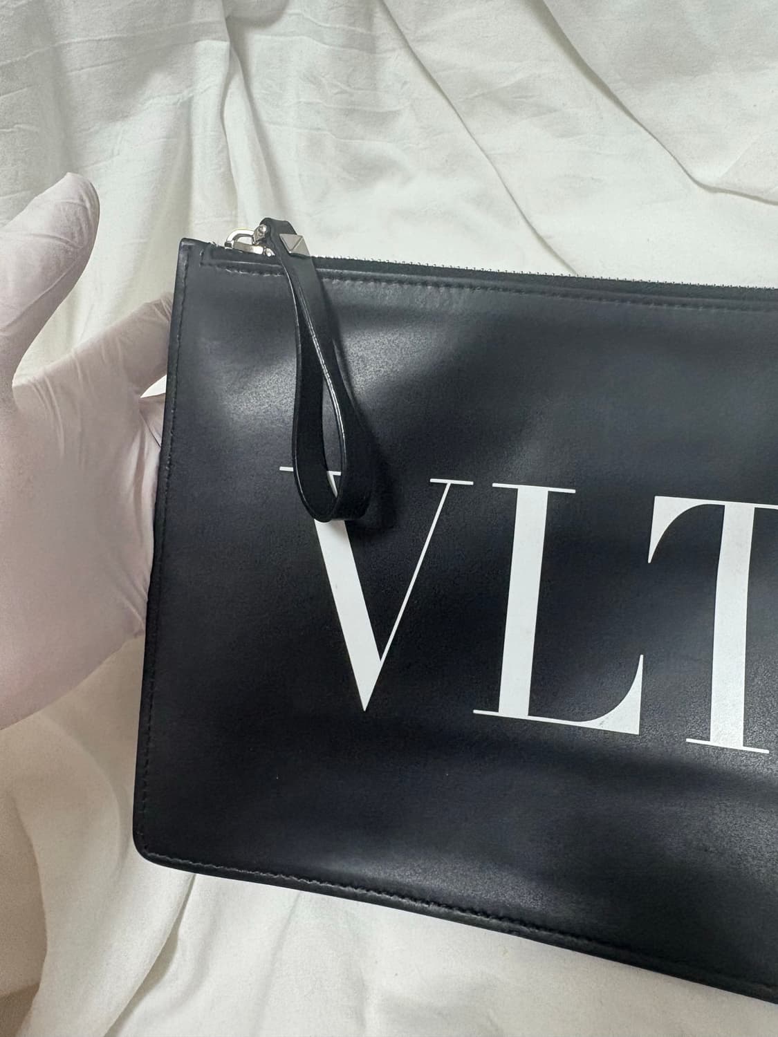 발렌티노 VLTN 카프스킨 클러치 상품이미지3