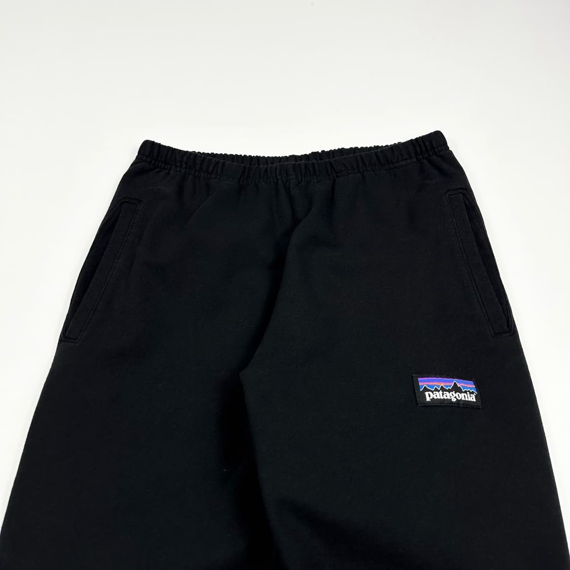 파타고니아 박스 로고 블랙 스웻 조거팬츠 (S) 상품이미지4