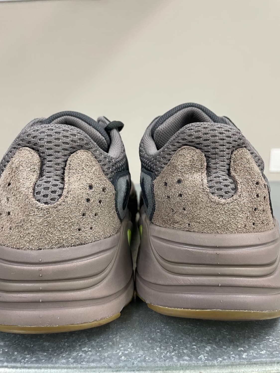 아디다스 이지 부스트 700 모브 270 상품이미지8