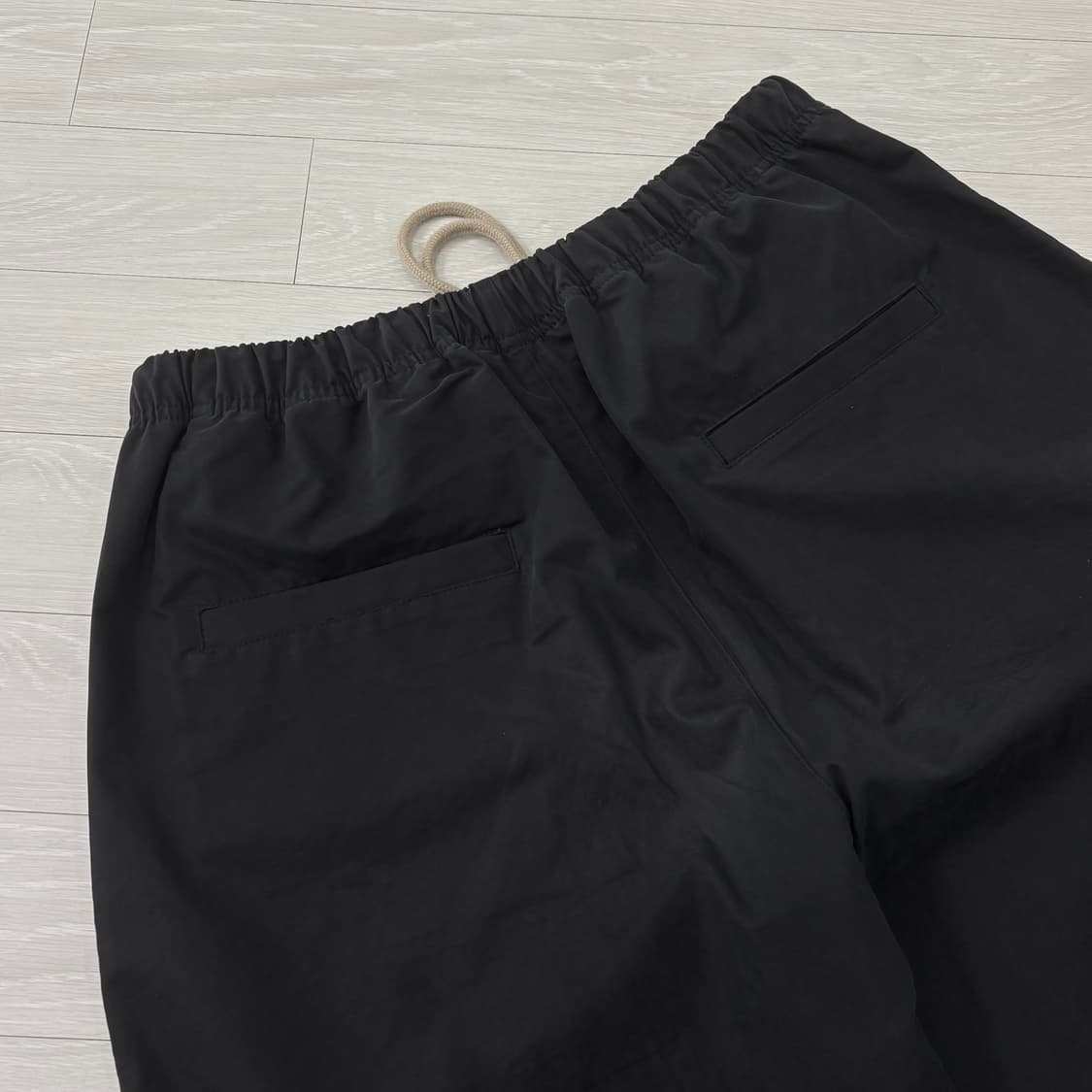 피어오브갓 에센셜 더 블랙 컬렉션 릴렉스드 트라우저 블랙  상품이미지3