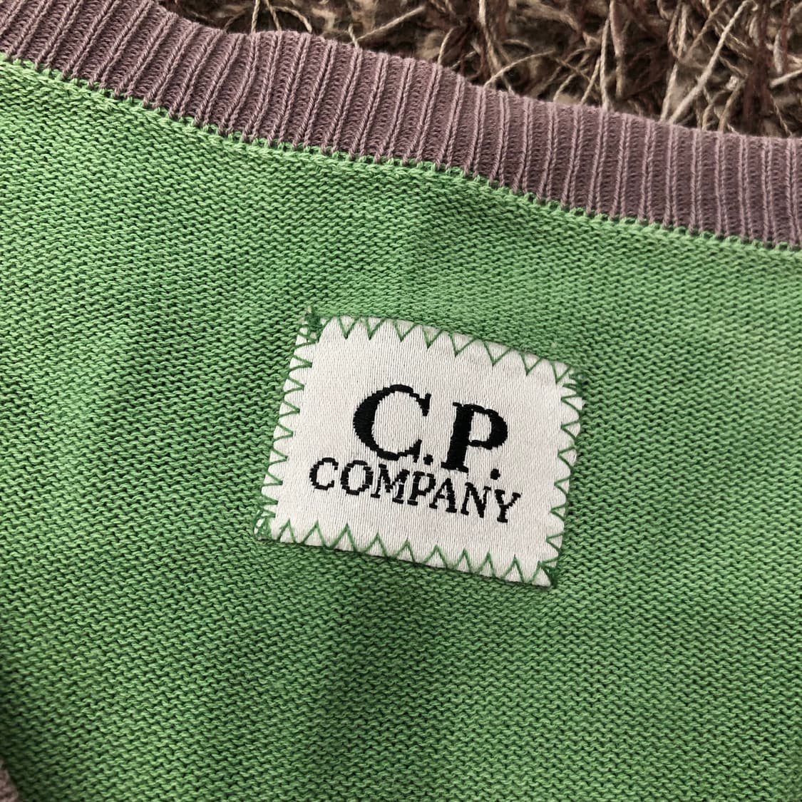 105 CP컴퍼니 브이넥 니트 반팔 티셔츠 상품이미지4