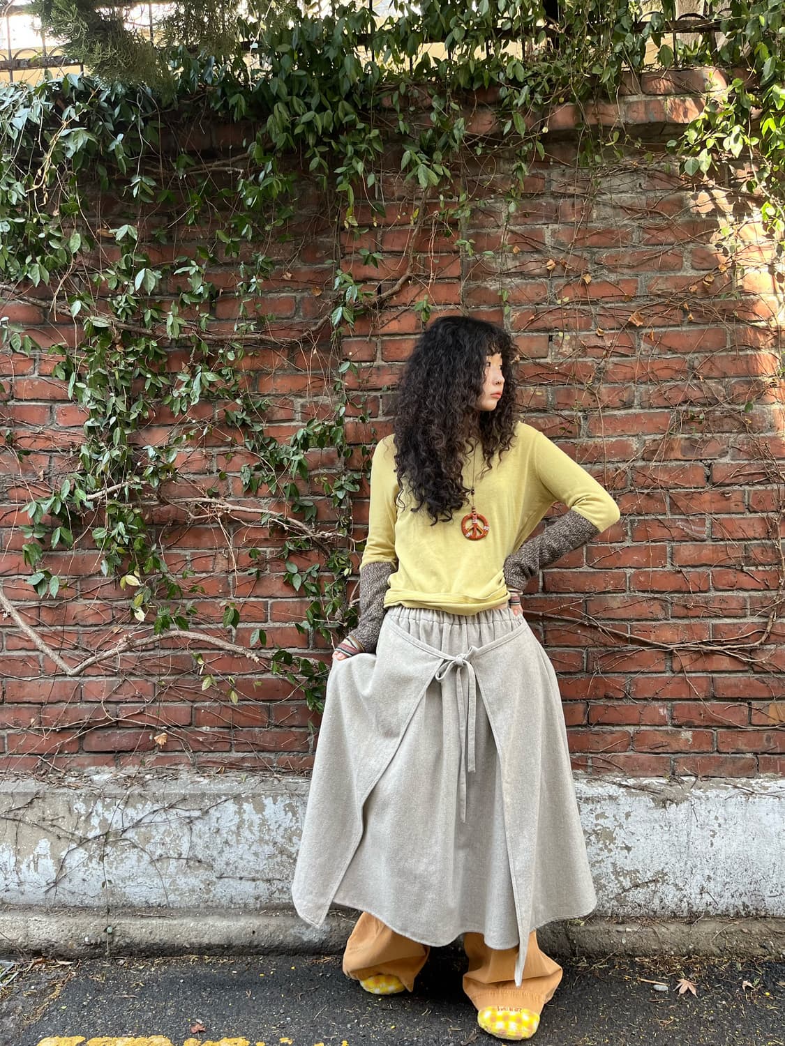 오트밀 랩 포인트 미디스커트 상품이미지4