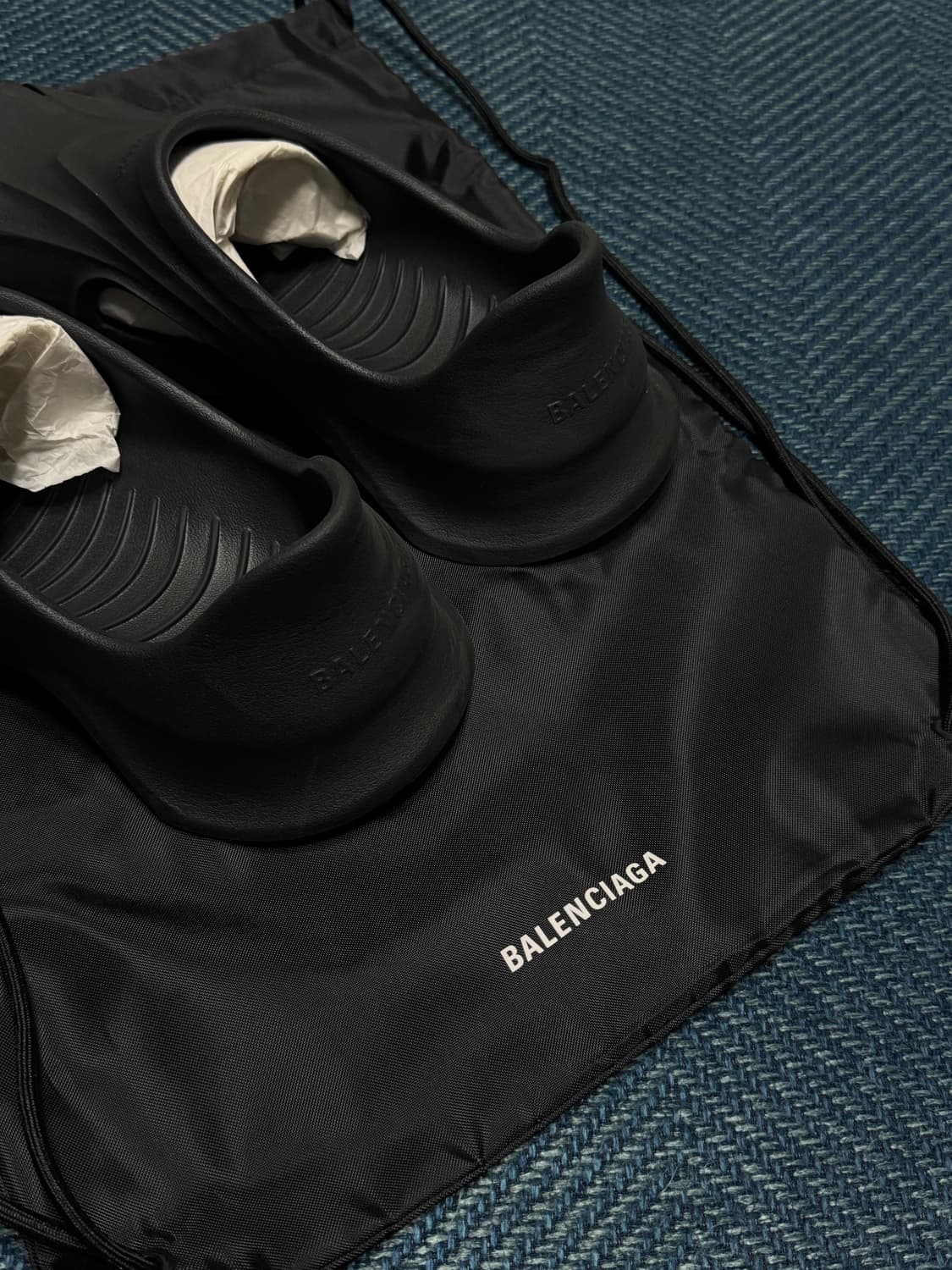 발렌시아가 러버 몰드 클로즈드 블랙 44 상품이미지3