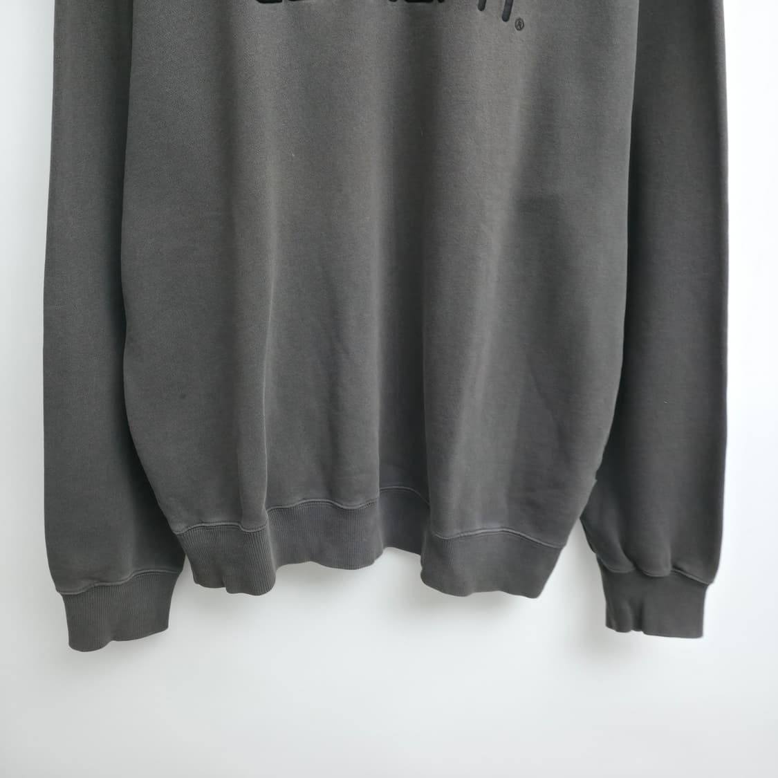 [L] 칼하트 피그먼트 그레이 맨투맨 상품이미지3