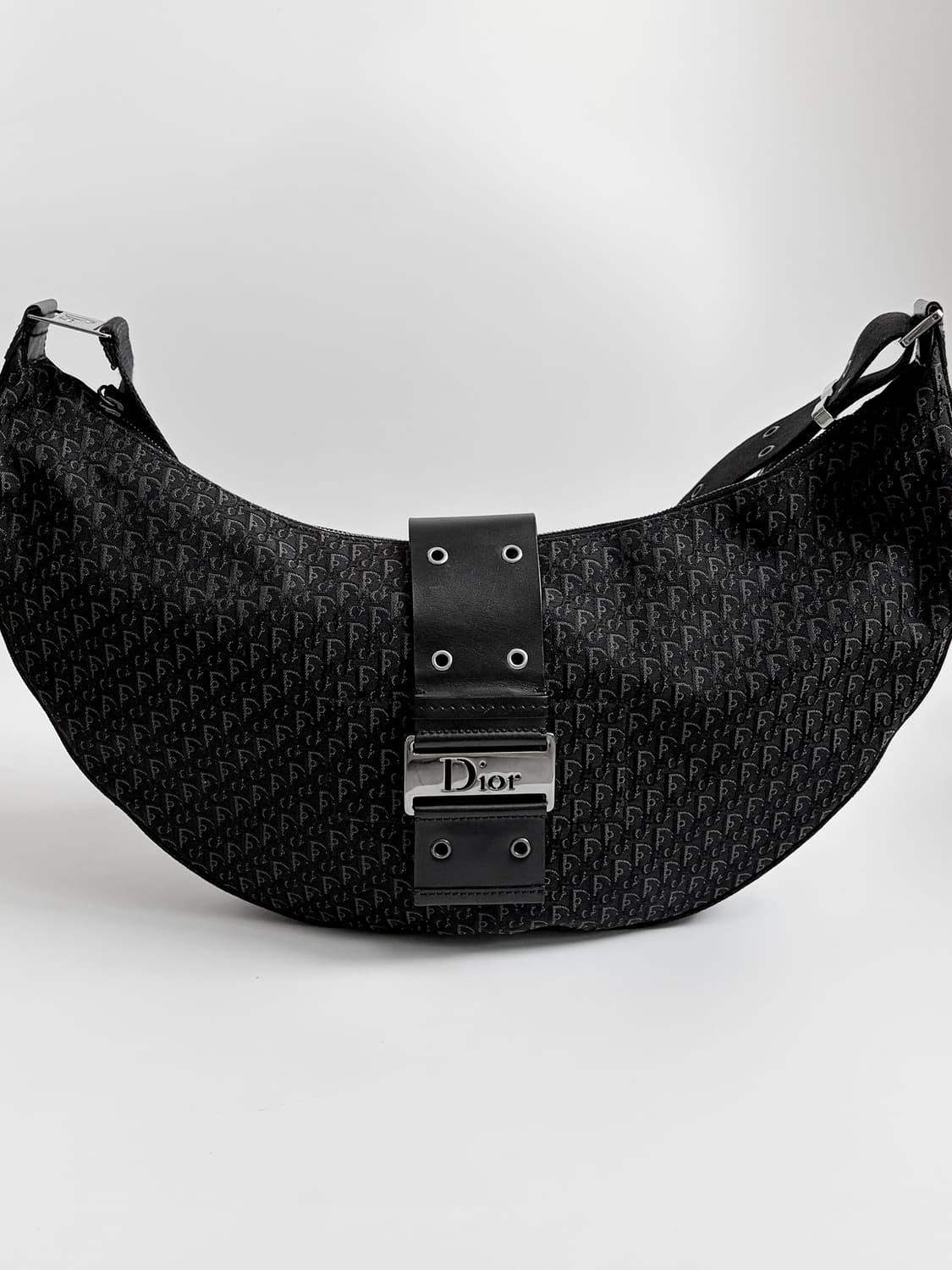 디올 오블리크 스트릿 시크 하프문백 판매합니다. 상품이미지2