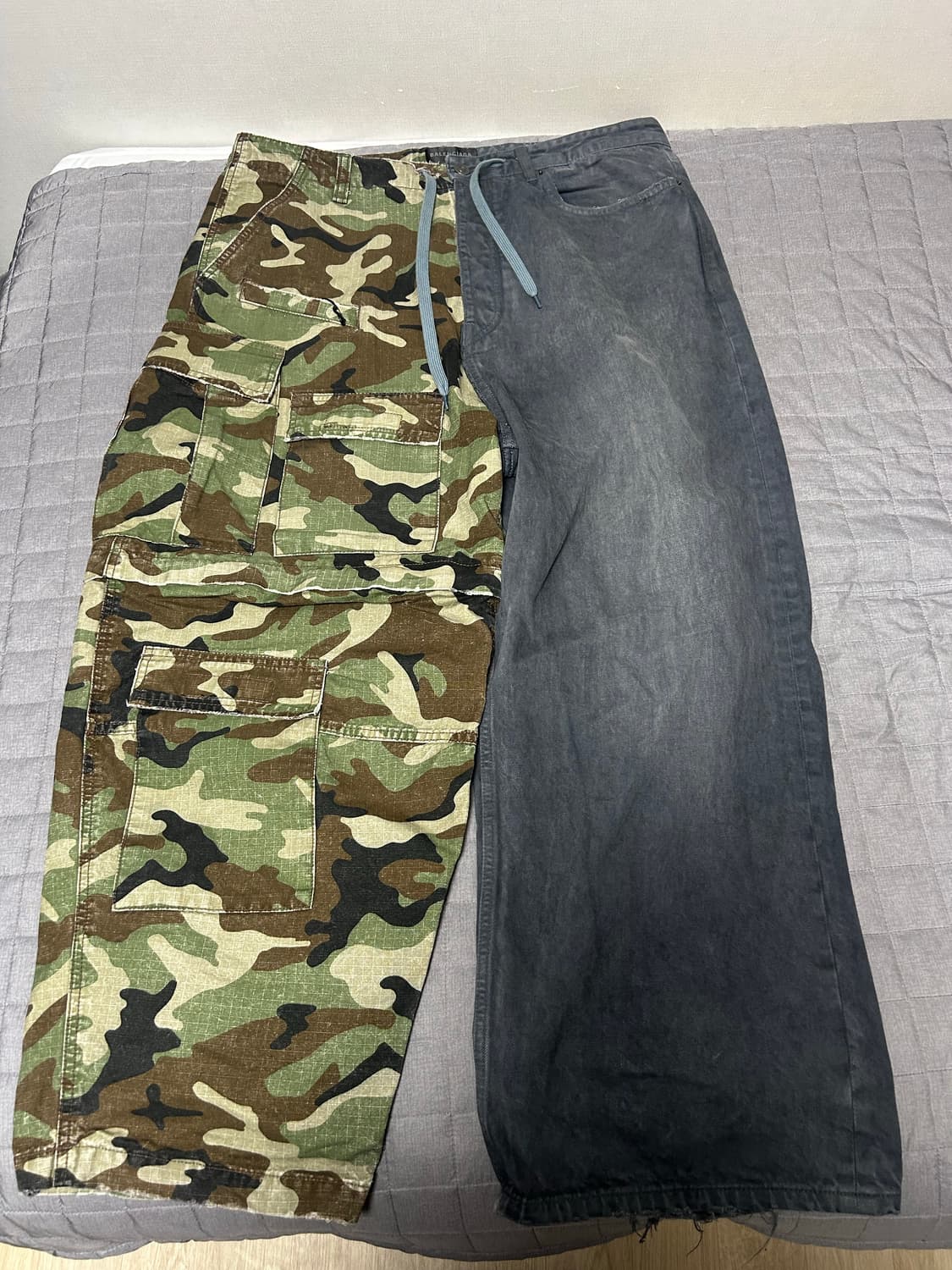 [S] 발렌시아가 다크 카모 하이브리드 배기 팬츠 상품이미지1