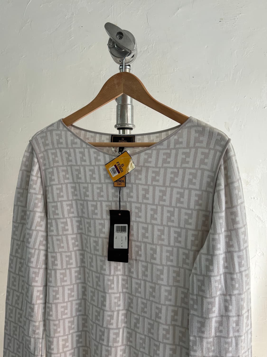 (새상품)Fendi 펜디 그레이 FF 모노그램 로고 슬리브 니트 상품이미지2