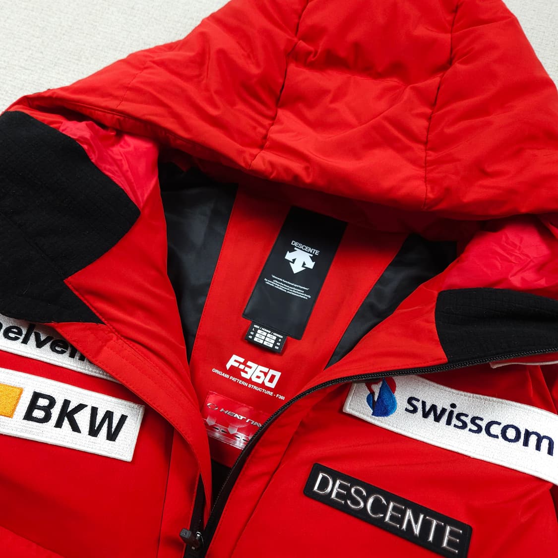 데상트 아우디 스위스 스키 패딩 상품이미지5