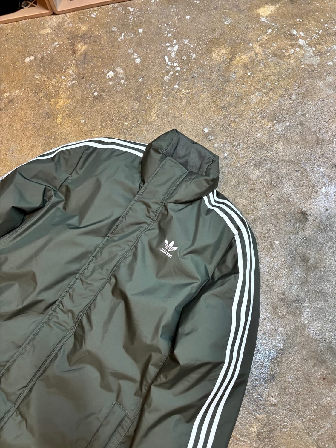 아디다스 벤치 자켓 카키 상품이미지5