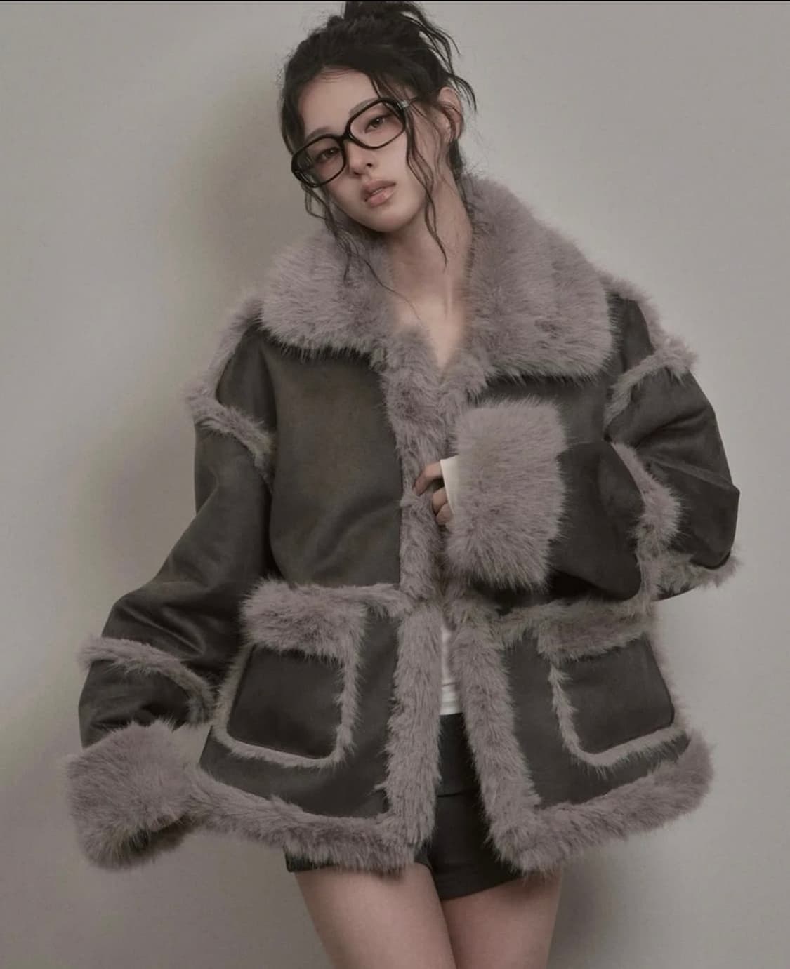 [구해요] 카키포인트 시어링 퍼 무스탕 자켓 차콜 상품이미지1