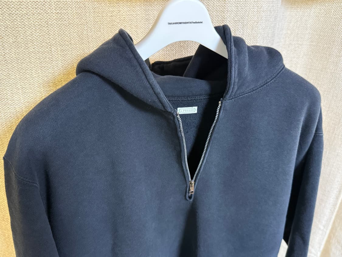 [3] 아프레쎄 26SS 빈티지 세일러 후드 하프 집 스웨트셔츠 블랙 상품이미지5