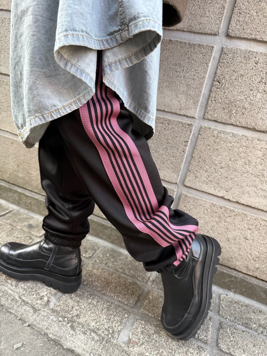 니들스 블랙&핑크 트랙 조거 팬츠 상품이미지2