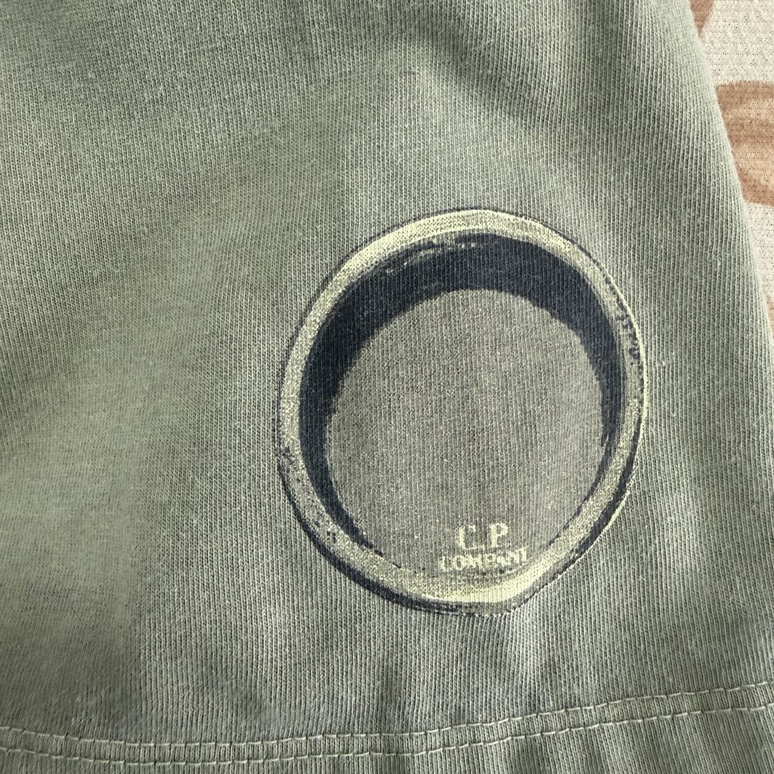 (L)씨피컴퍼니 C.P. Company 센터로고 반팔티셔츠(카키) 상품이미지3