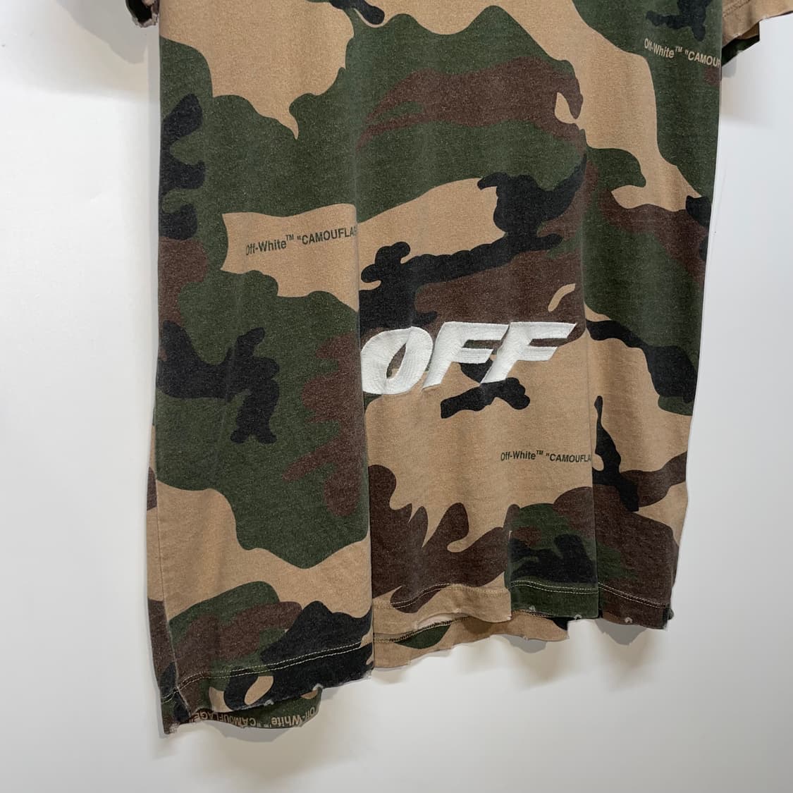 오프화이트 카모플라쥬 반팔 티셔츠 상품이미지4