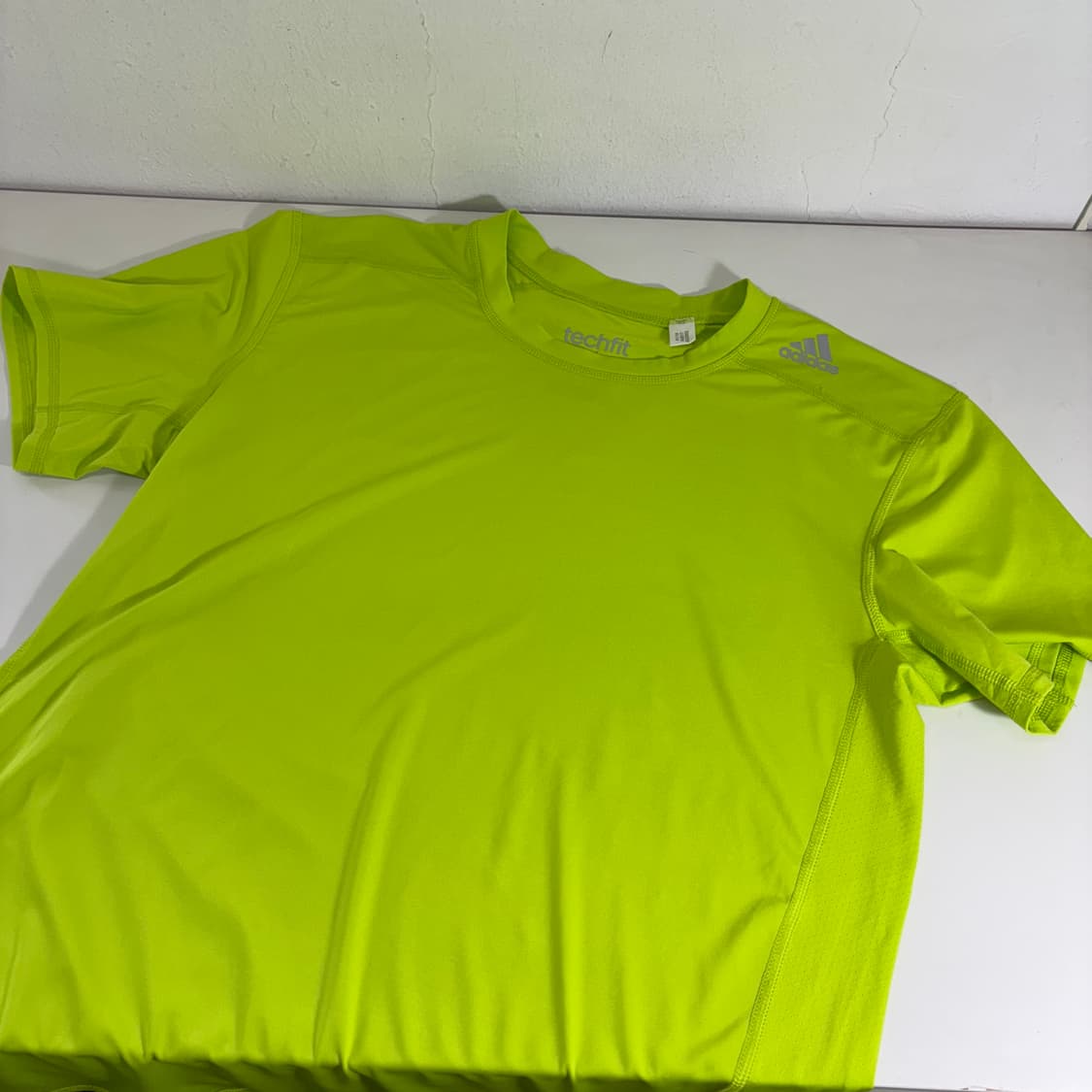 XL-XXL 아디다스헬스 형광 테크핏 트레이닝컴뱃반팔 상품이미지2