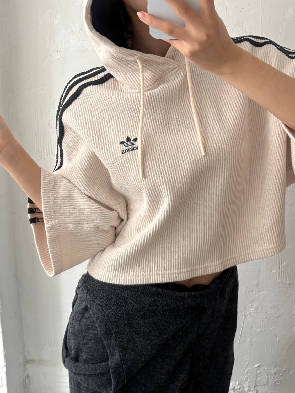 Adidas 아디다스 아이보리 컬러 와플 크롭 후드 티셔츠 상품이미지2
