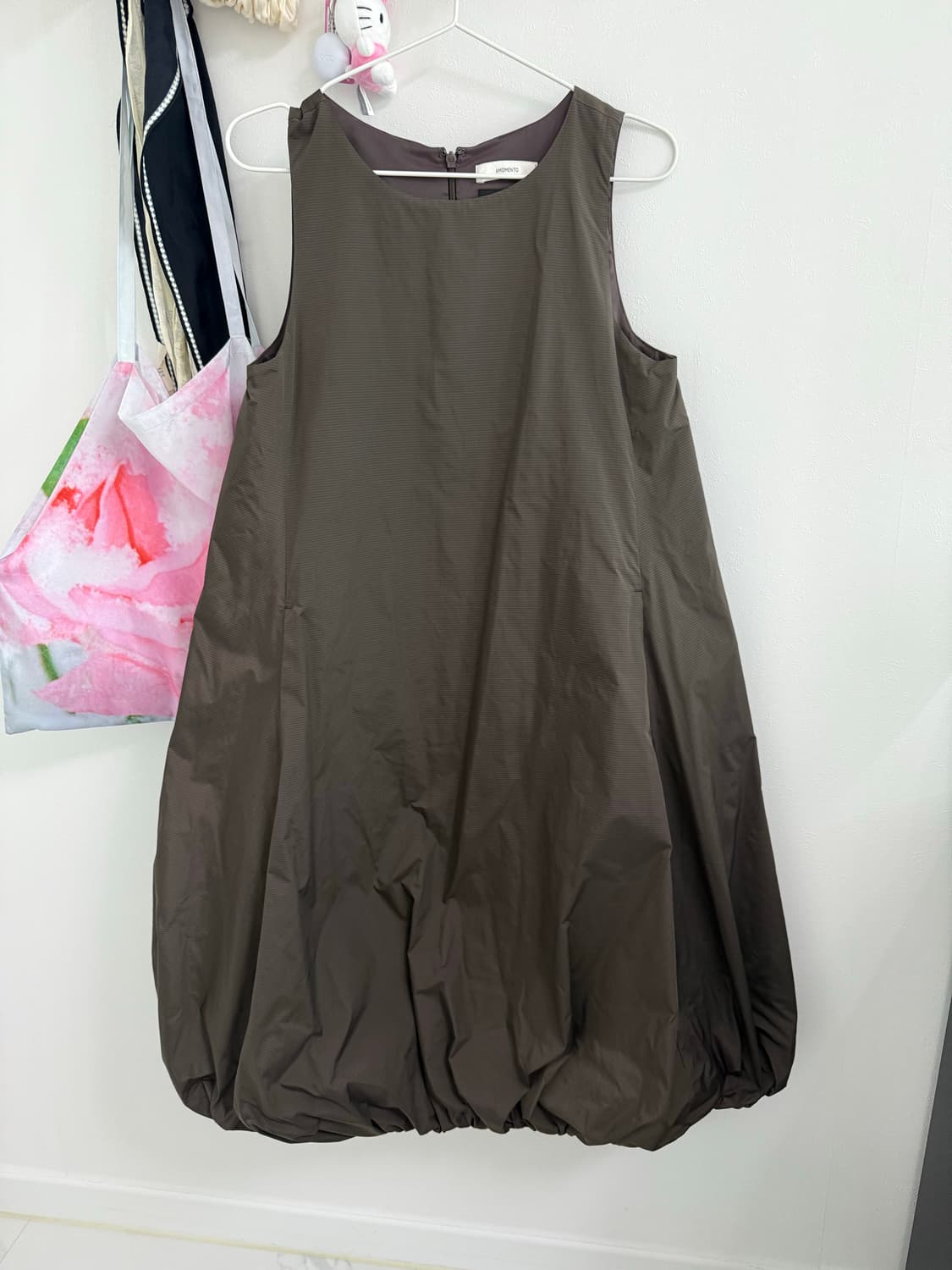 AMOMENTO 볼륨 슬리브리스 드레스 브라운 상품이미지2