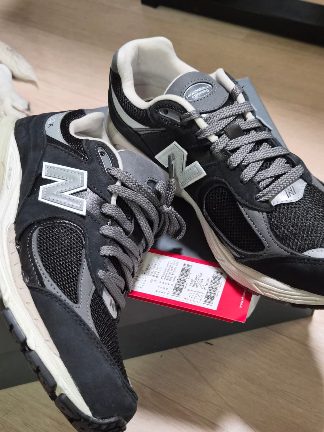 뉴발란스 2002R 프리미엄 빈티지 블랙 275 상품이미지2