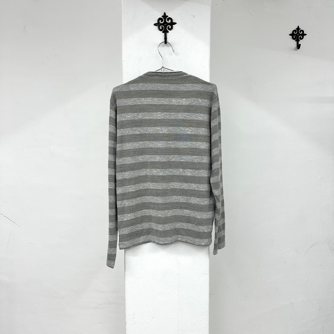 Grey stripe v-neck sleeve 상품이미지4