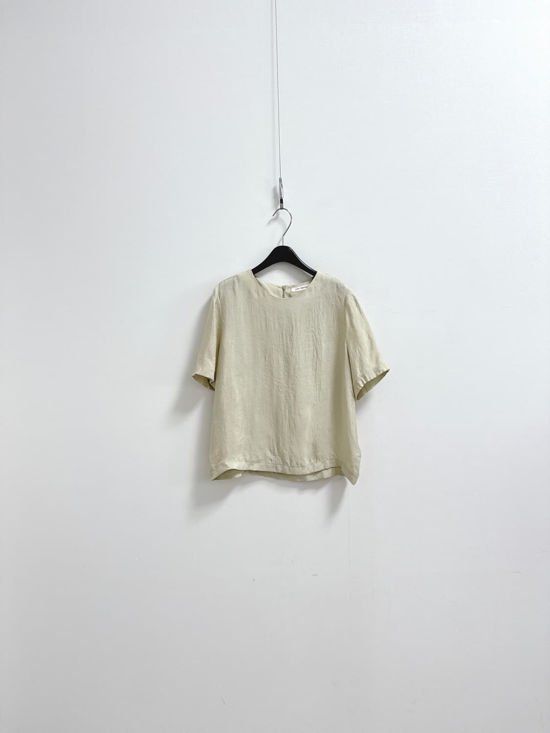 스텝어라운드 라운드넥 블라우스  상품이미지3