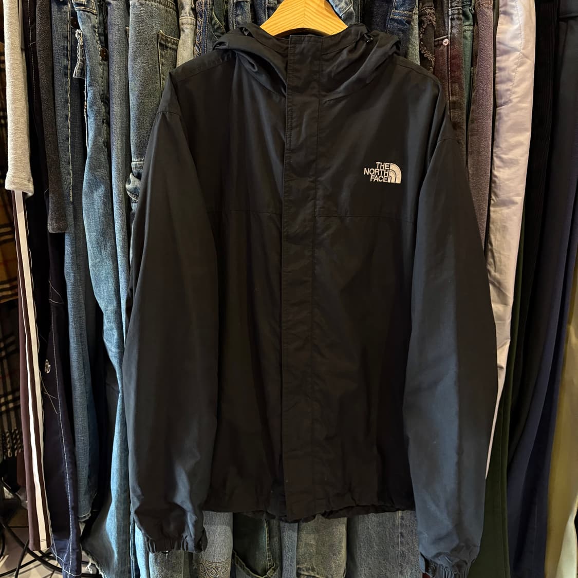 노스페이스 블랙 후드 바람막이 상품이미지2
