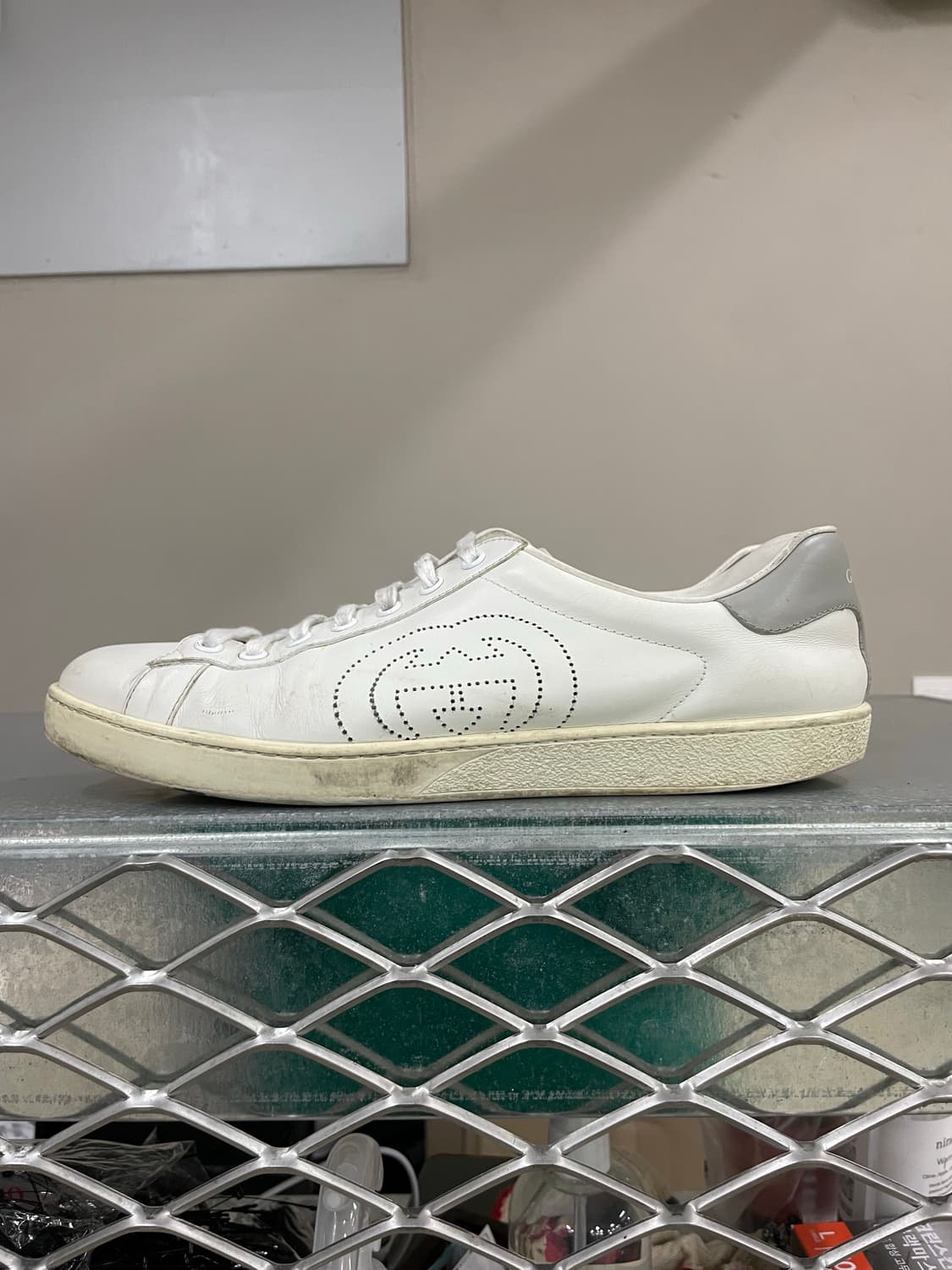 구찌 인터로킹 G로고 레더 스니커즈 11 상품이미지1