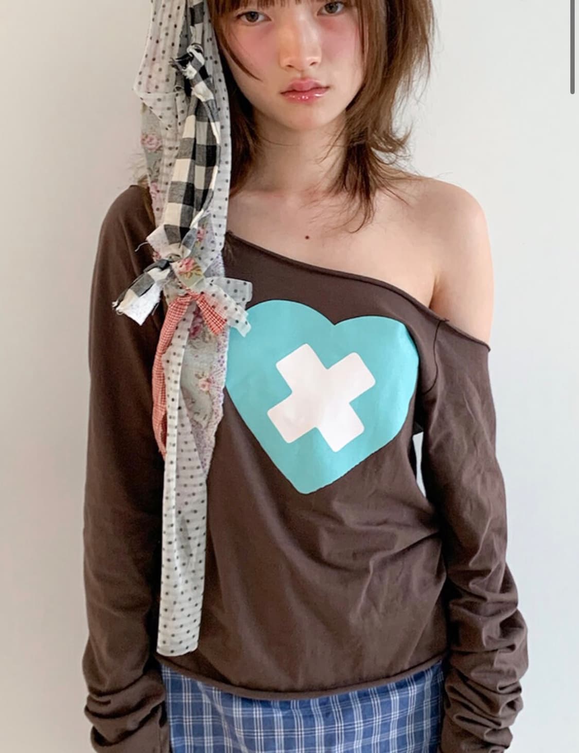샵페어리 cross heart cut off t-shirt (brown) 상품이미지1