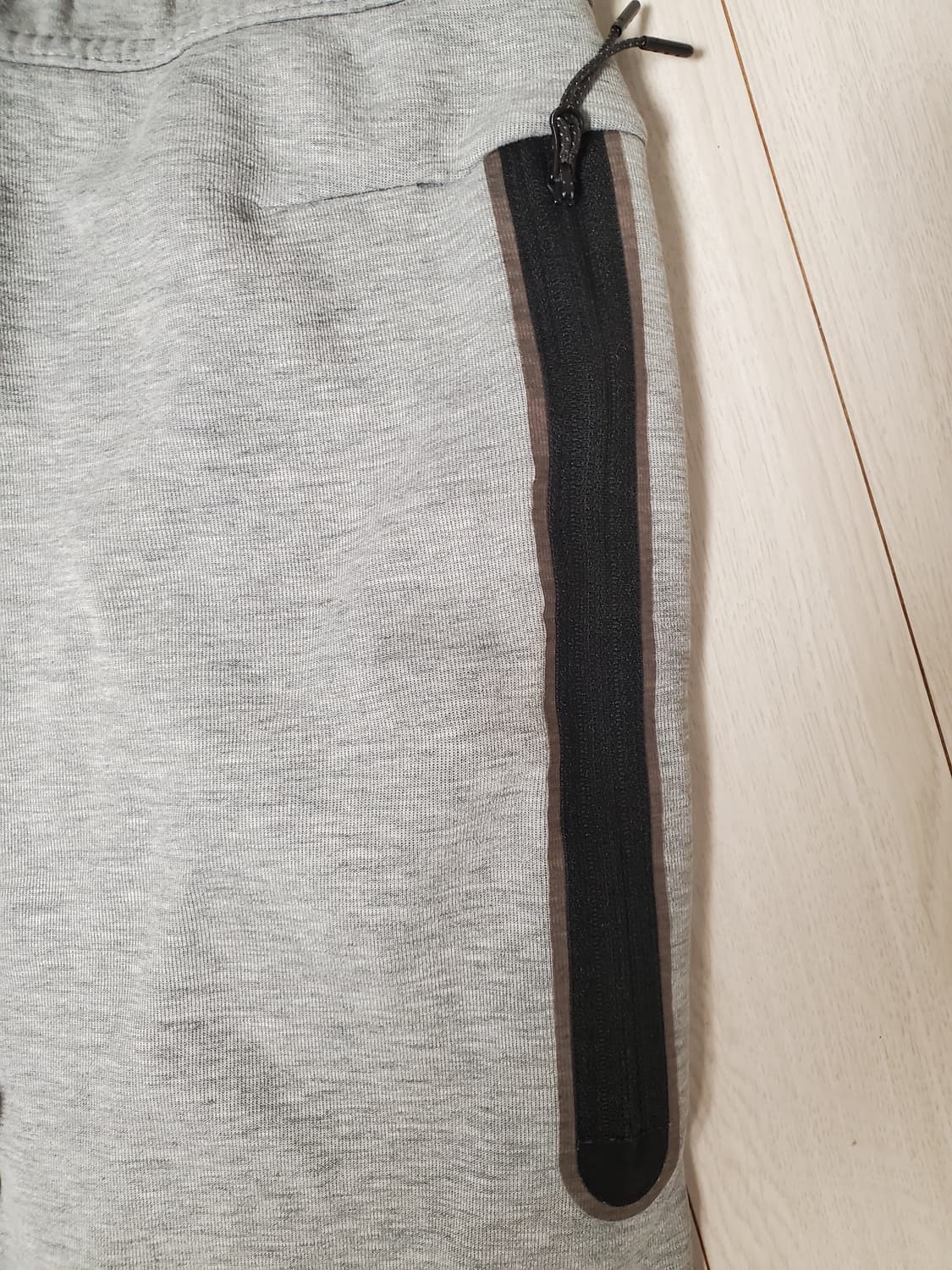 나이키 테크 플리스 조거 팬츠 CU4496-063 사시즈90 s

사용감 상품이미지8