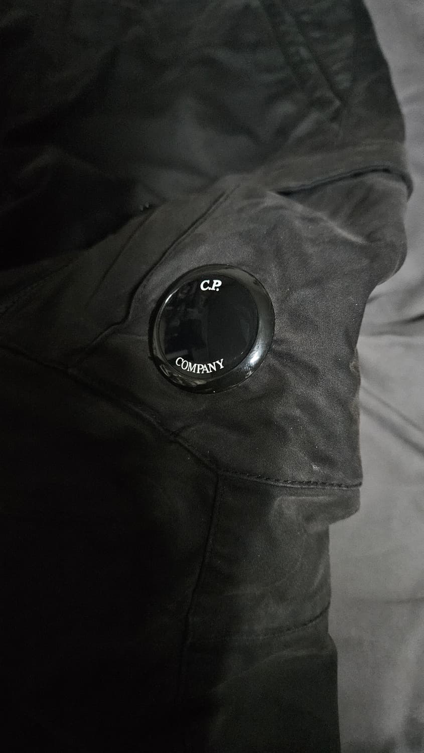 CP컴퍼니 렌즈 와펜 카고팬츠 BK 46 상품이미지4