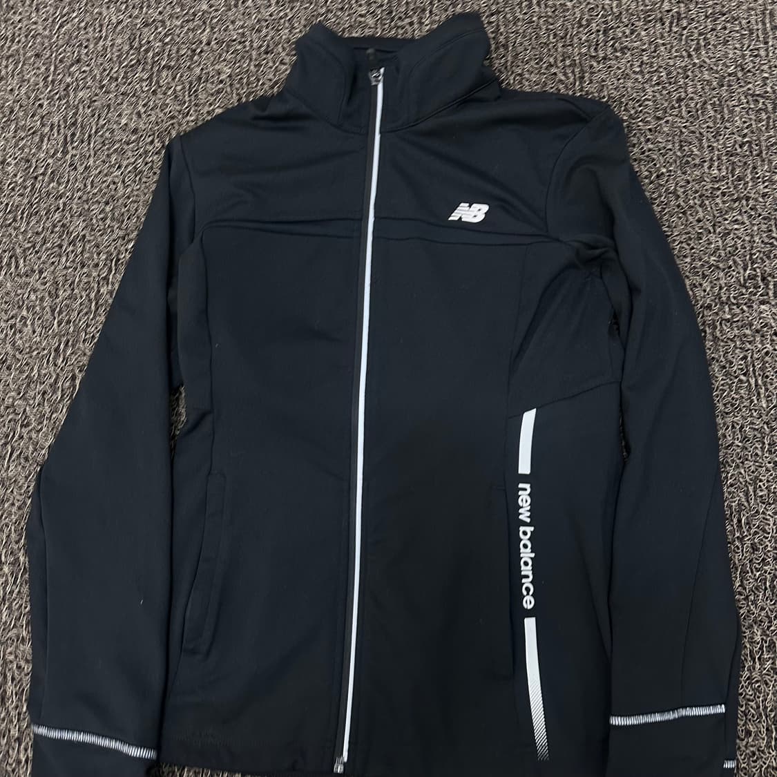 뉴발란스 여성 기능성 집업 져지 운동복 블랙 90(M) 상품이미지2