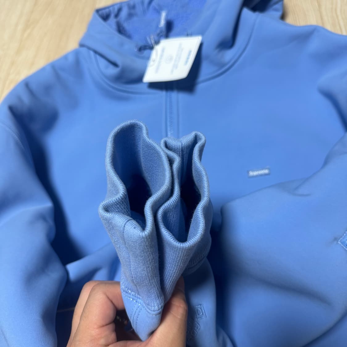 [SS급] 23FW 슈프림 윈드스토퍼 후드집업 L 팝니다.  상품이미지4