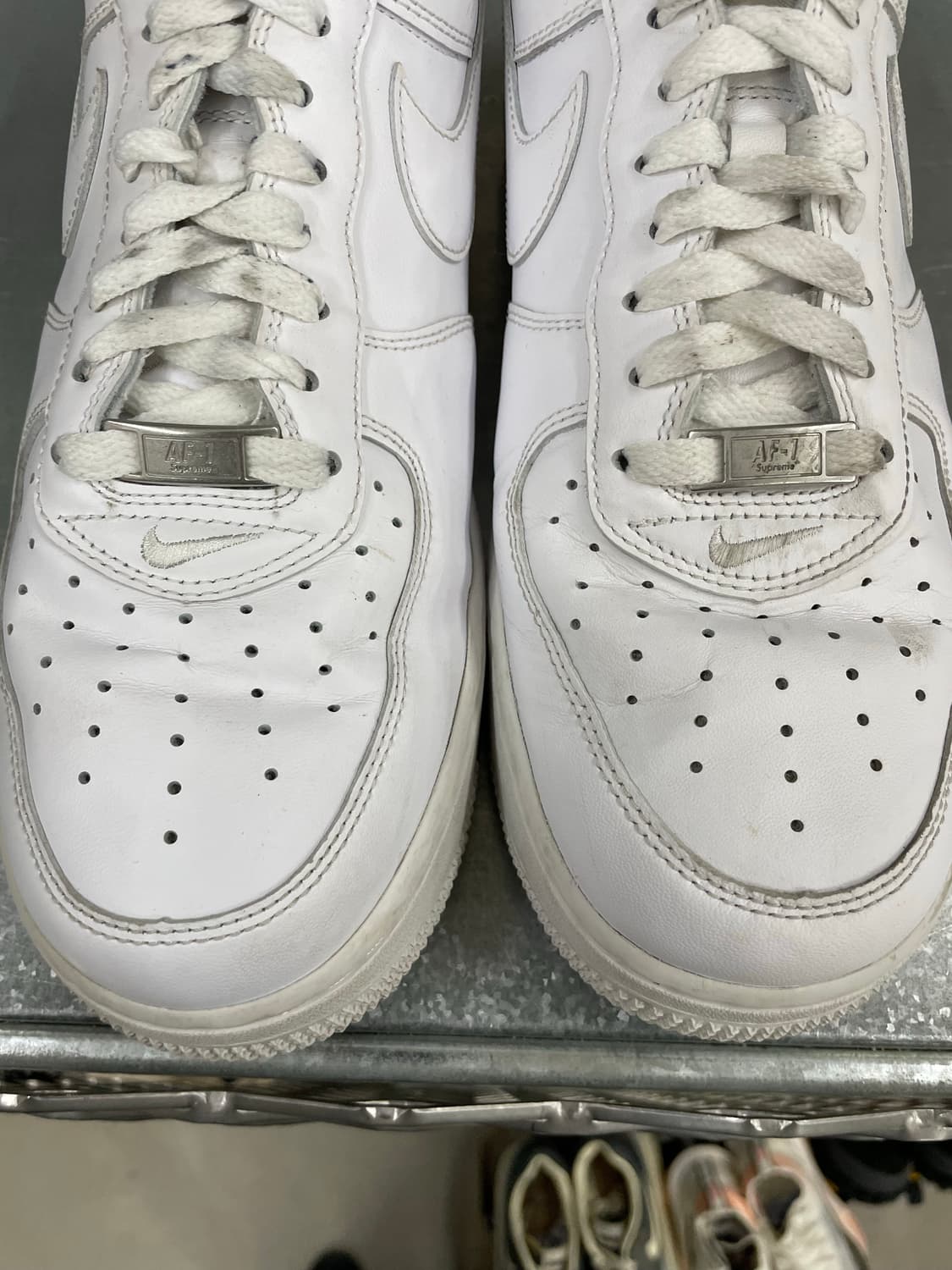 나이키 X 슈프림 에어포스 1 화이트 275 상품이미지7