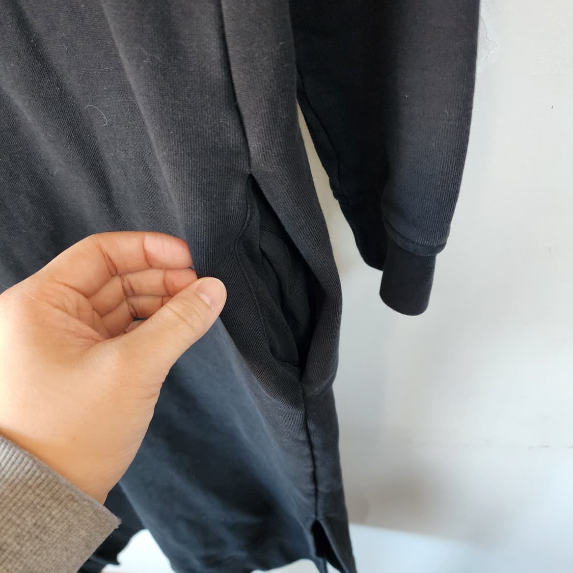 코스 블랙 후드 롱 원피스 상품이미지3