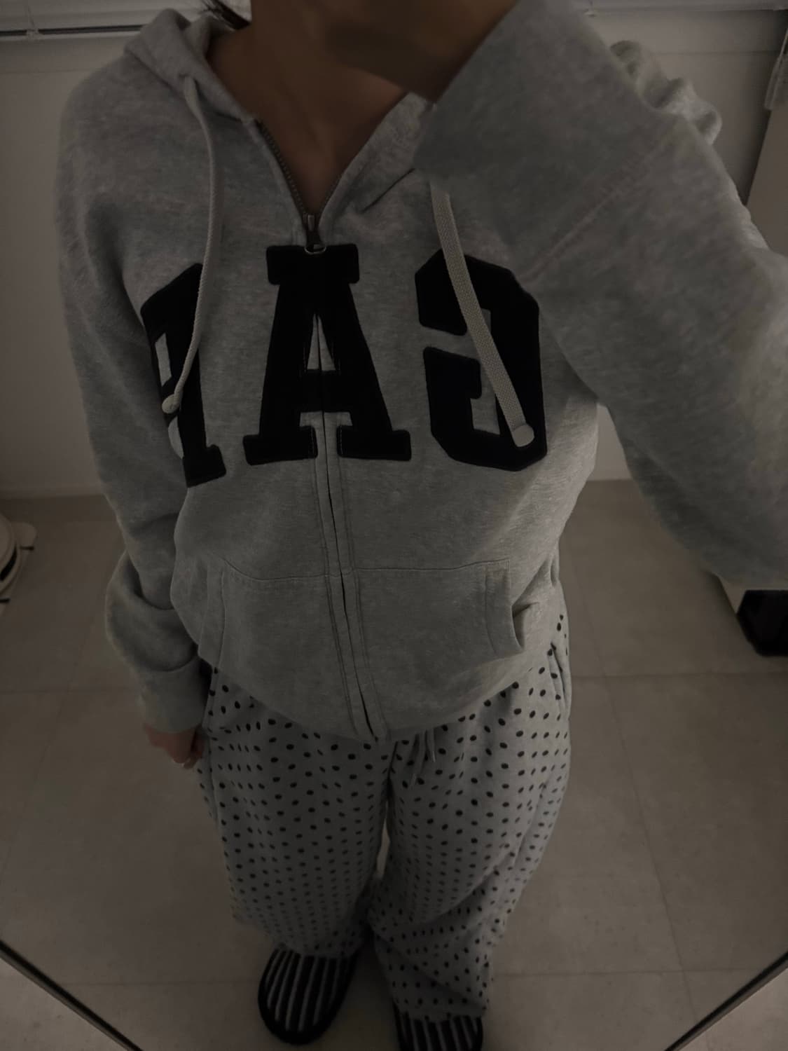 코디) 회색 갭 후집 + 회색 땡땡이 츄바 상품이미지3