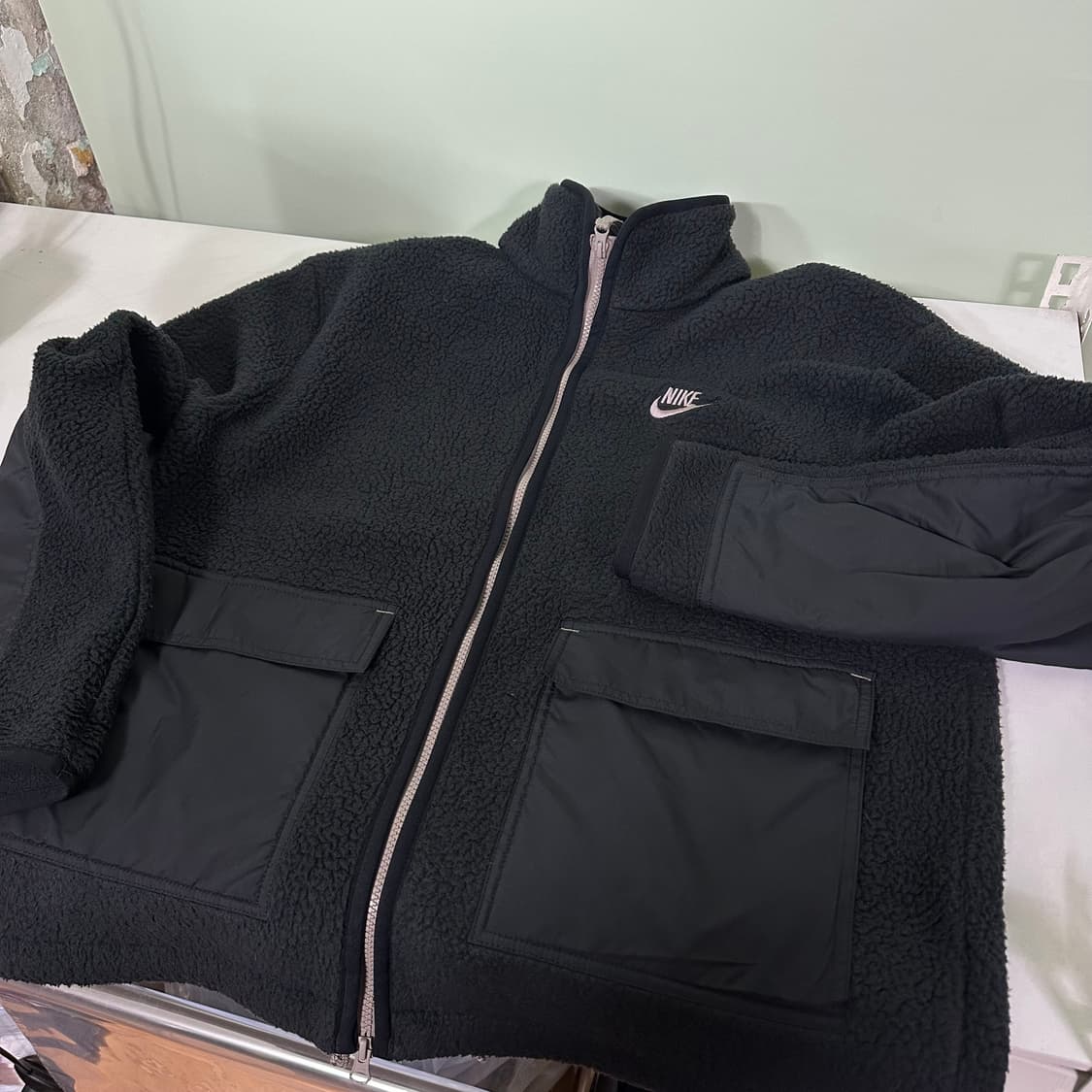 L 나이키 먹색 오버핏 포켓포인트 기본로고 플리스자켓 상품이미지1