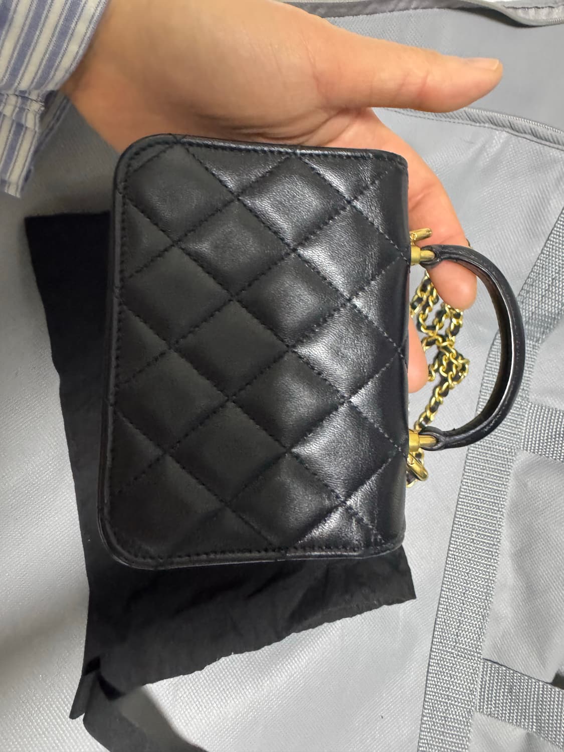 샤넬 체인 플랩 동전 지갑 램스킨 & 골드 메탈 블랙 상품이미지4