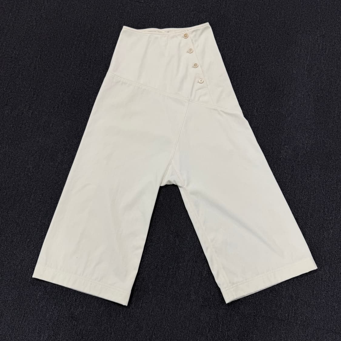 골든구스 비대칭 사선버튼 와일드 큐롯팬츠 상품이미지1