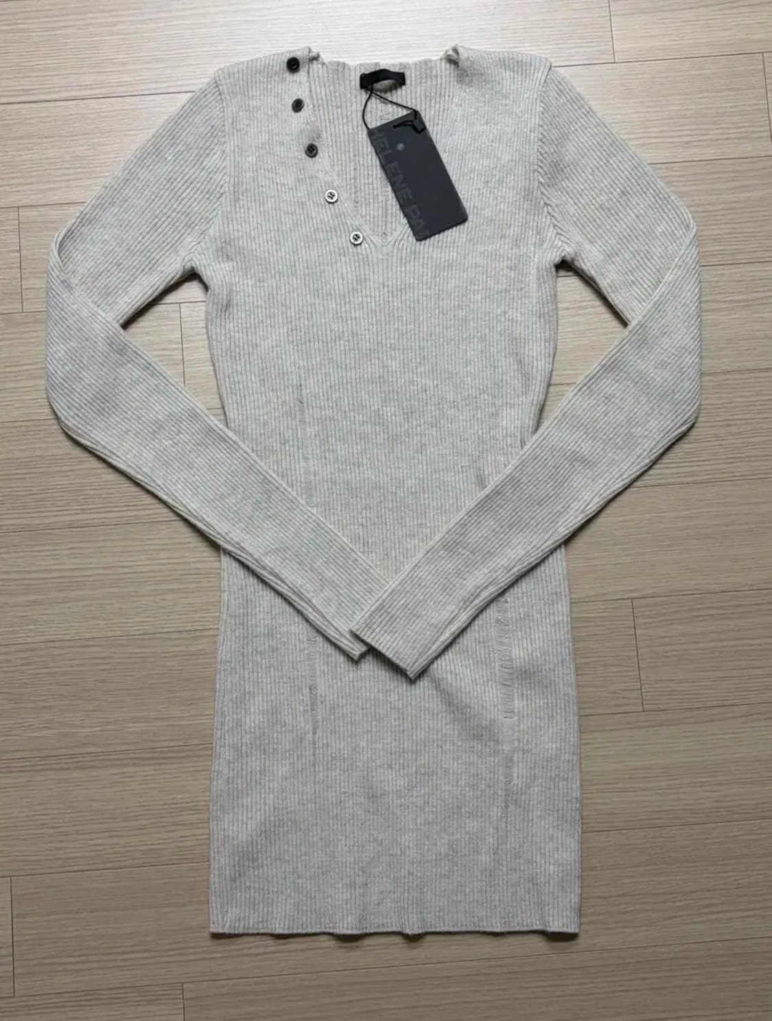 헬레네파리스 데미지드 브이넥 리브드 니트 원피스 상품이미지1