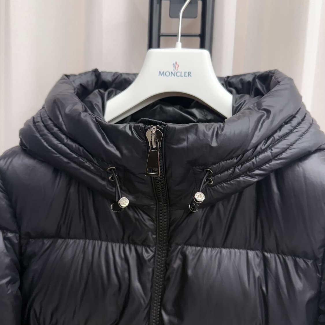 [새상품/4] 몽클레어 세리떼 남성 후드 패딩 백화점판 상품이미지2