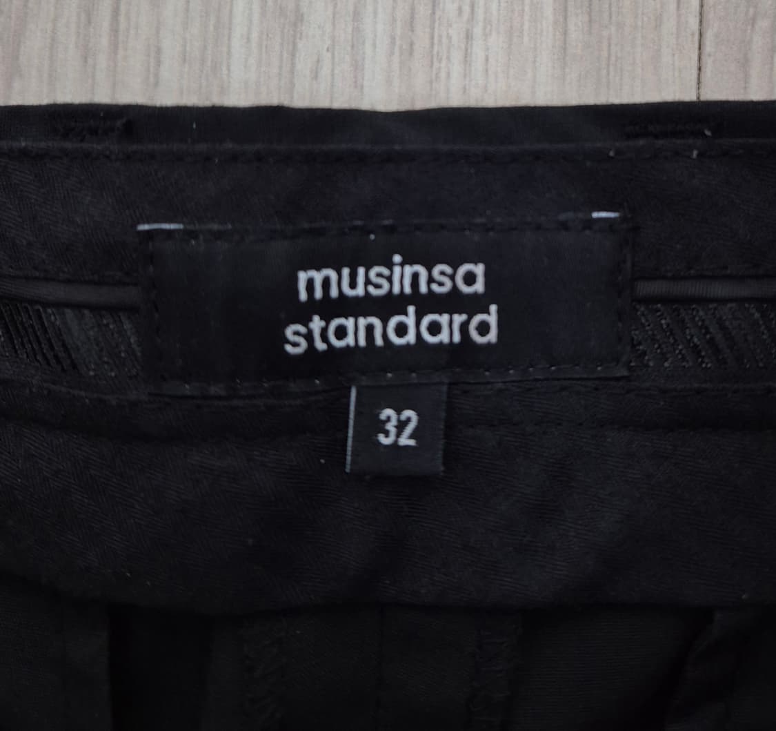 무신사스탠다드 투턱 와이드 슬랙스 상품이미지3