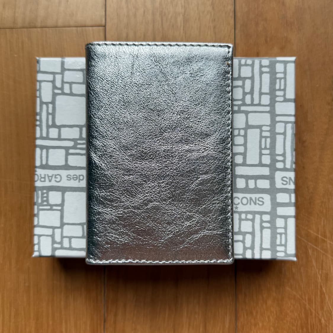 꼼데가르송 월렛 Classic Leather Bifold Wallet실버 상품이미지1