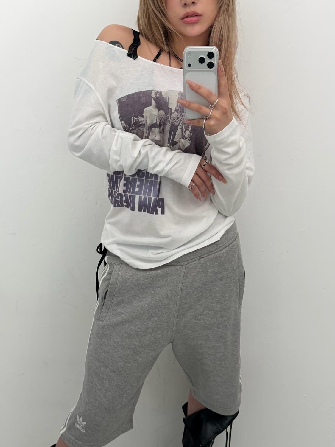 오프숄더 그래픽 프린팅  상품이미지1