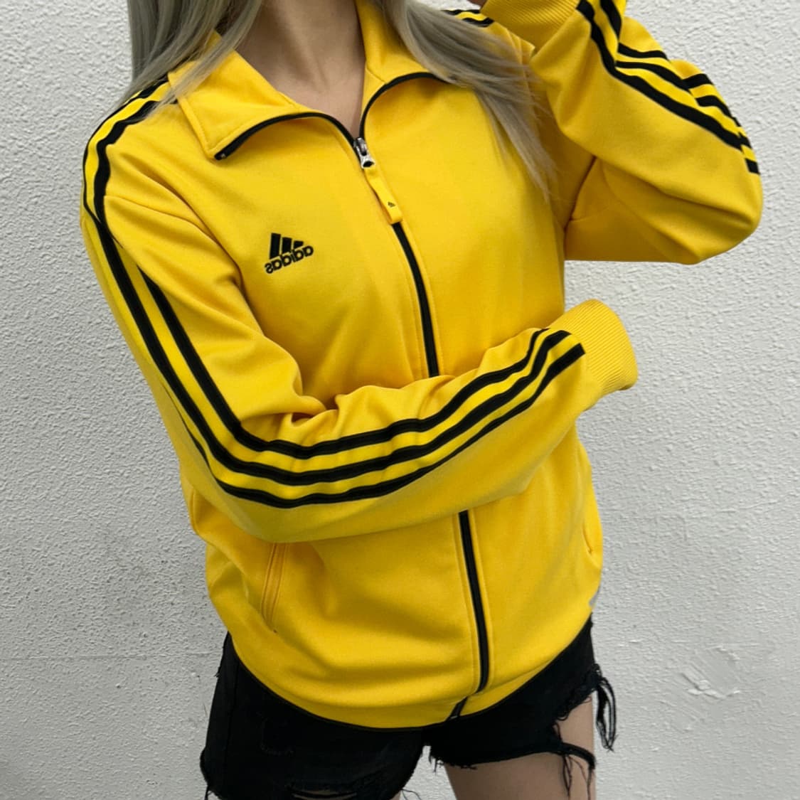 아디다스 에센셜 블랙라인 옐로우 트랙탑 105 상품이미지2