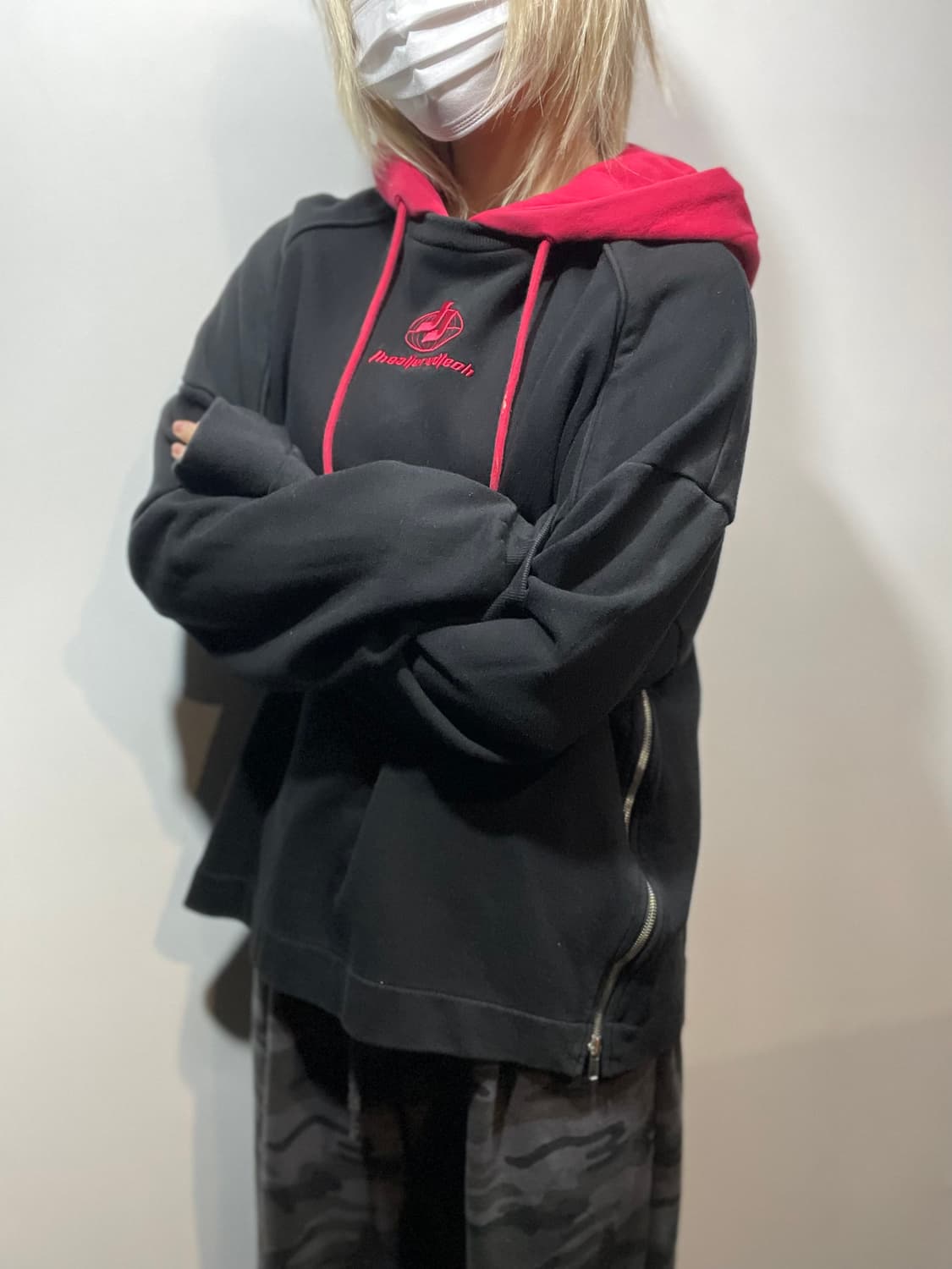 Juun.J 블랙 레드 후드 상품이미지1