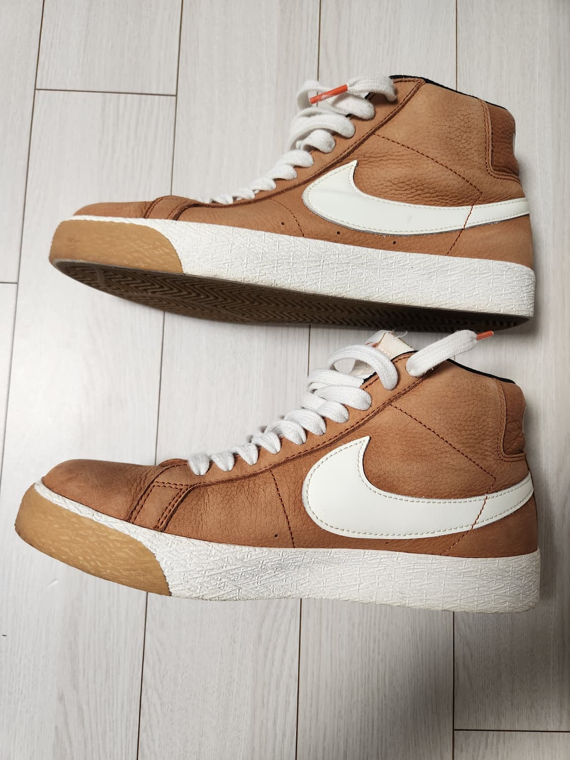 나이키 운동화 SB 줌 블레이저 미드 ISO 다크 러셋 사이즈255

가 상품이미지1