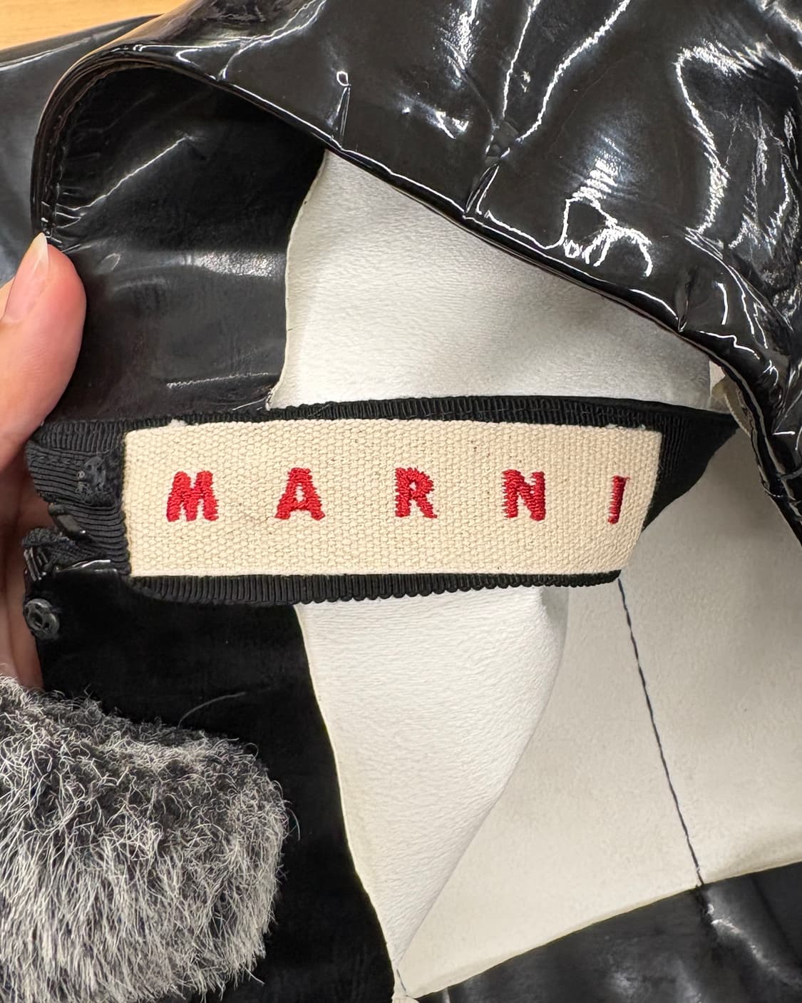 마르니 블랙 페이던트 레더 미디 스커트 상품이미지7