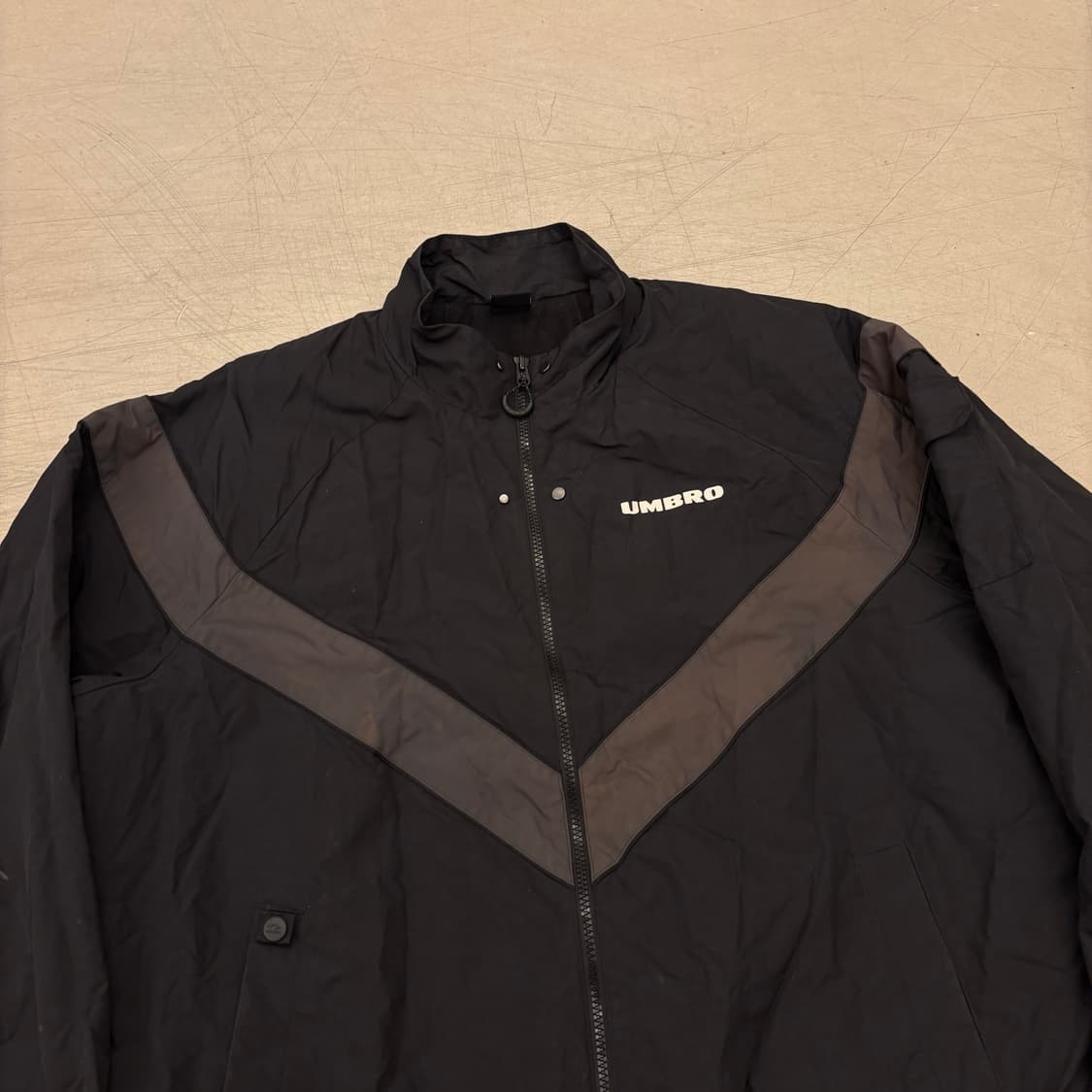 엄브로 빅로고 스카치 바람막이 상품이미지3