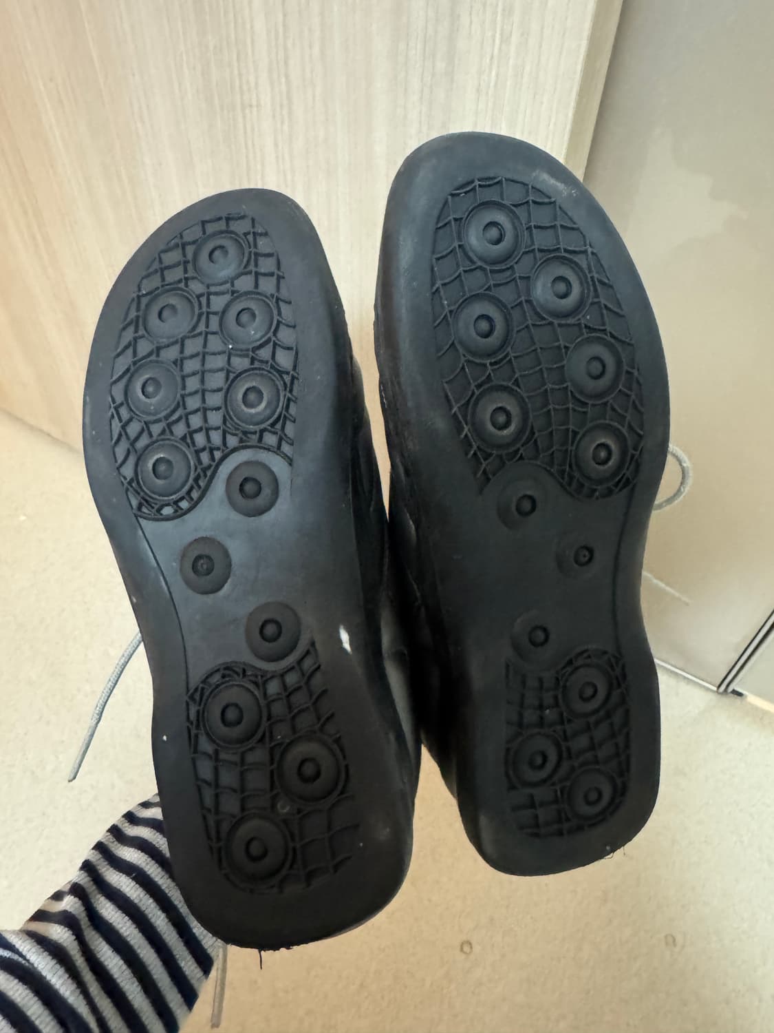 씬 X 노츠 풋살 스니커즈 메탈 실버 240 상품이미지4