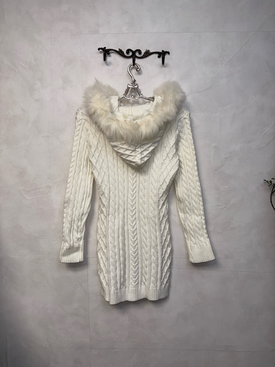 White fur trimming knit hood ops 상품이미지6