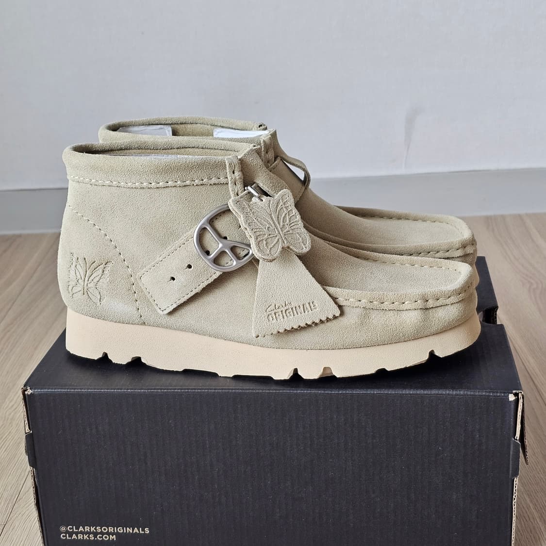 235 새제품) 클락스 니들스 왈라비 스트랩 부츠 메이플 스웨이드 상품이미지1